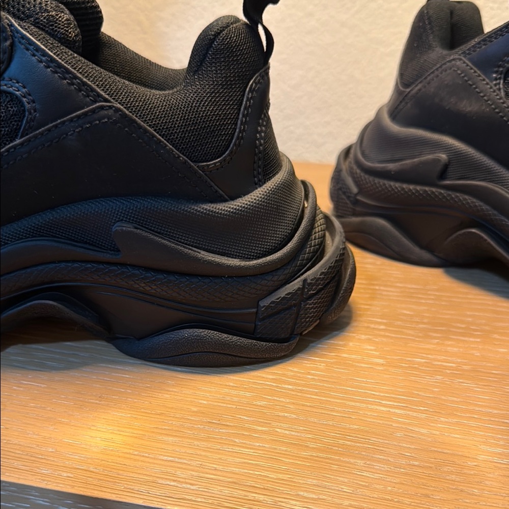 Balenciaga Triple S in Classic Black EU 38 - Picture 9 of 17